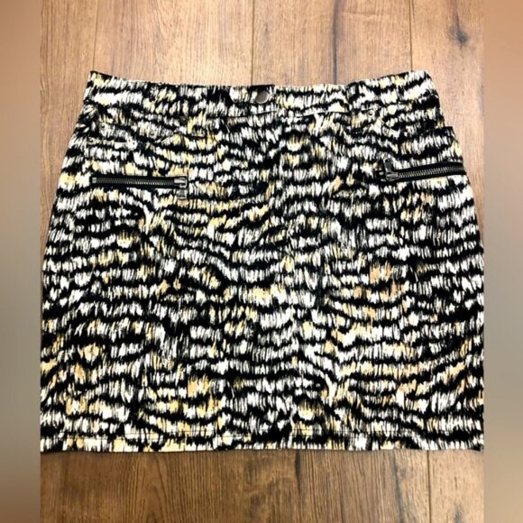 CLUB MONACO ANIMAL PRINT MINI SKIRT in size 6 - Picture 1 of 5